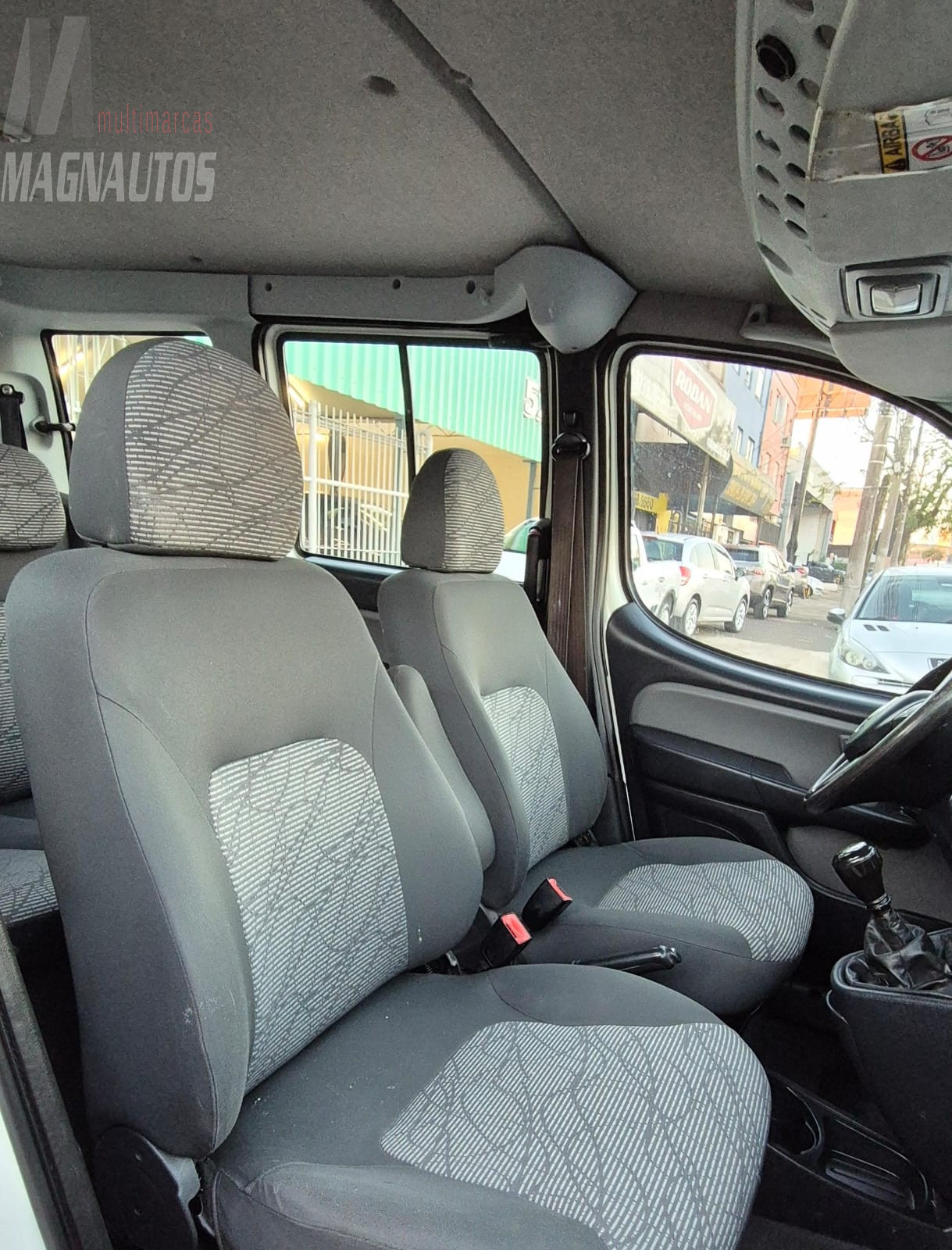 Doblo Essence 1.8, 7 Lugares.