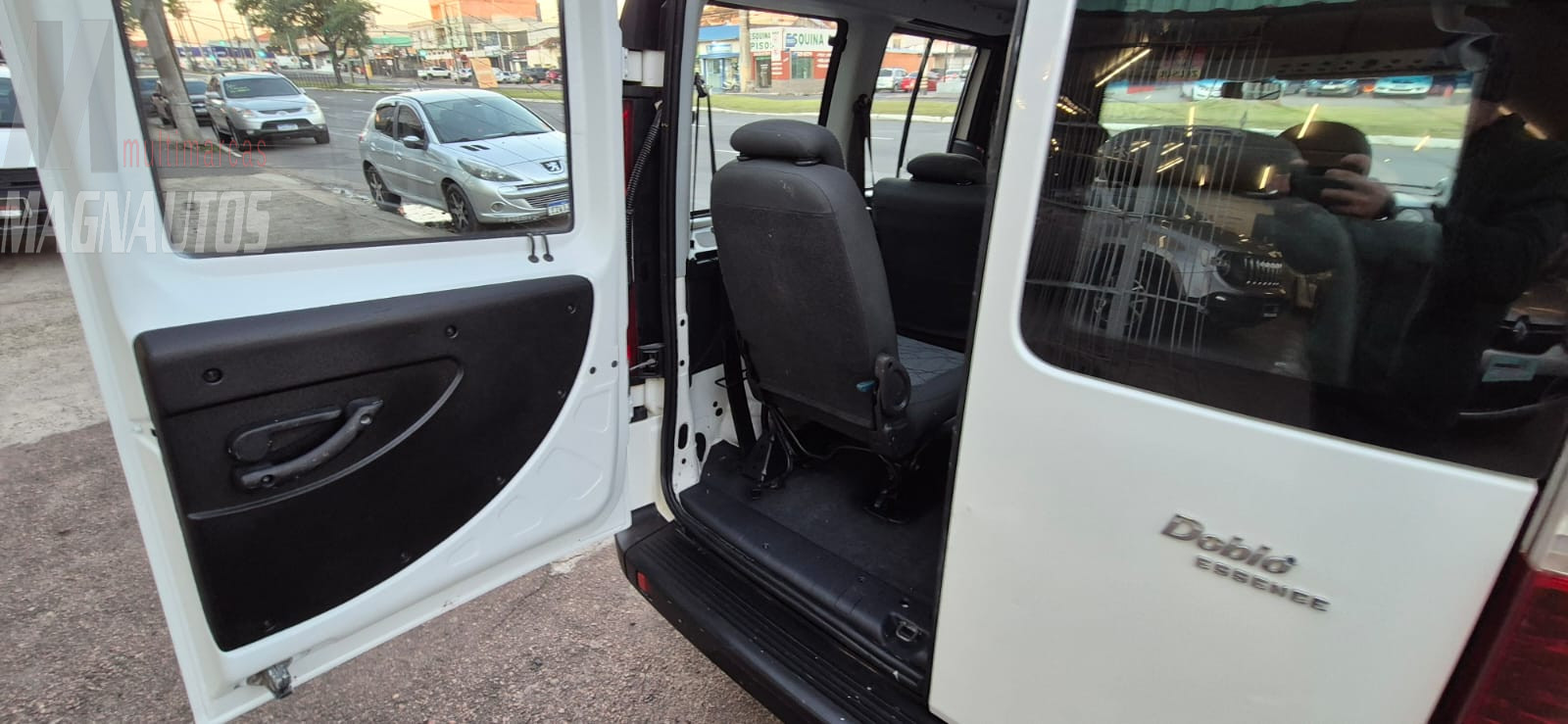 Doblo Essence 1.8, 7 Lugares.